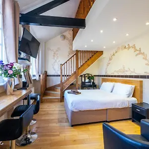 savoy-apartments.cambridgehotelsuk.com/